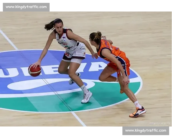 WNBA天猫对阵太阳精彩对决解析 球员表现与赛场关键瞬间回顾 WNBA天猫对阵太阳精彩对决解析 球员表现与赛场关键瞬间回顾